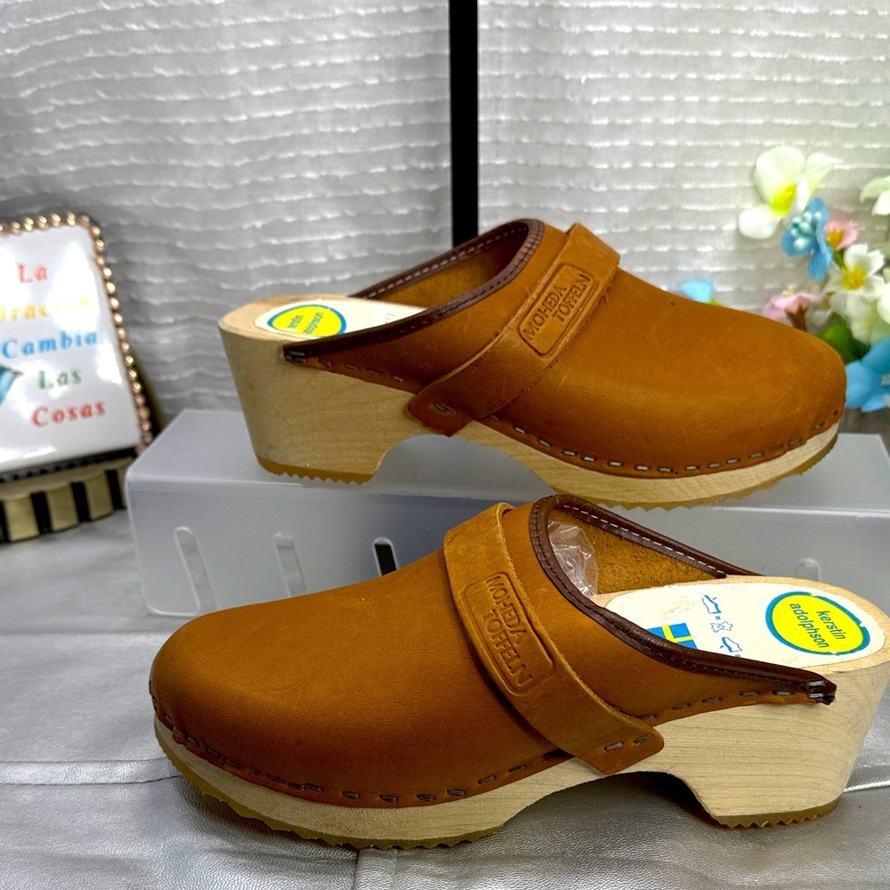 (Z1) Moheda Toffeln brown leather and wood Swedish clogs, women's size 35/5